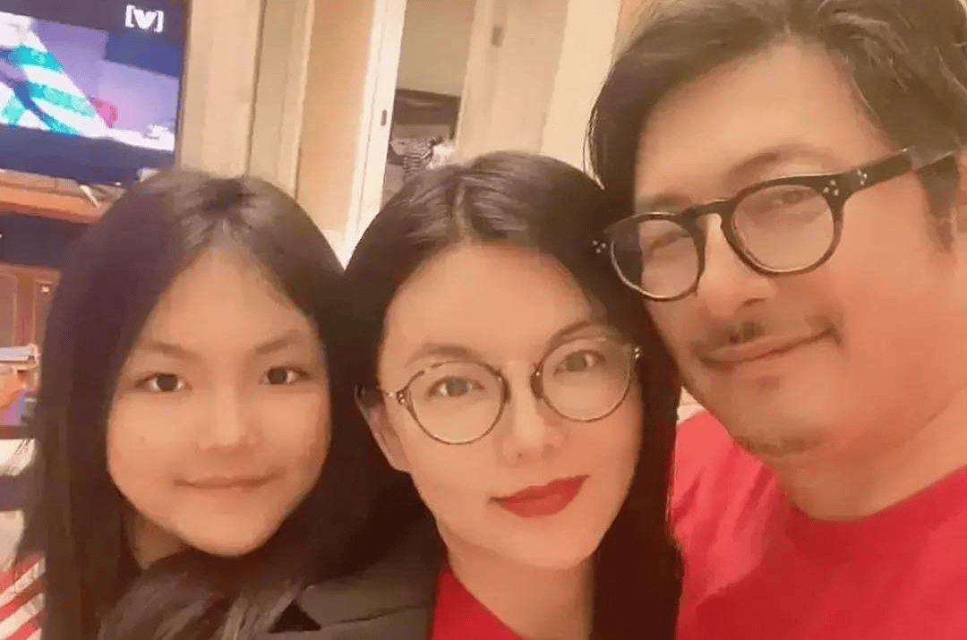 龄穿红色露肩礼服笑容优雅父母用仪式感书写另类亲情篇章AG真人娱乐李湘王岳伦同框庆祝女儿16岁生日照王诗(图3)